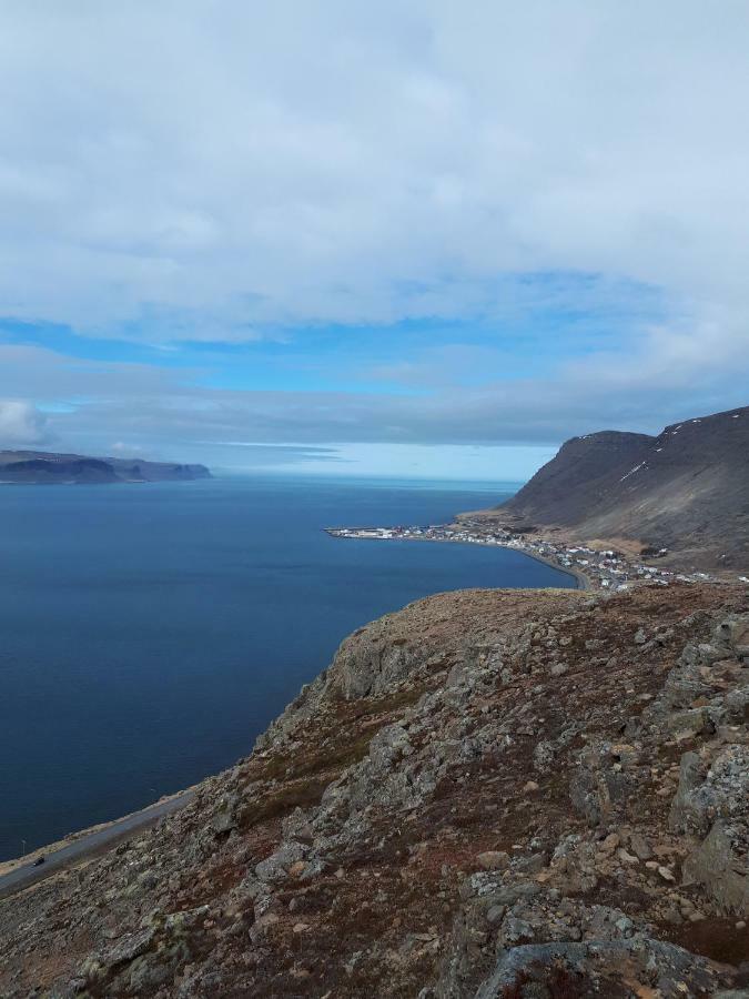 Апартаменты Sigtun 4 Patreksfjordur Экстерьер фото